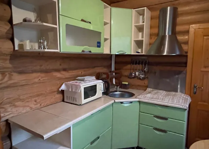 In منتجع ياسينيا